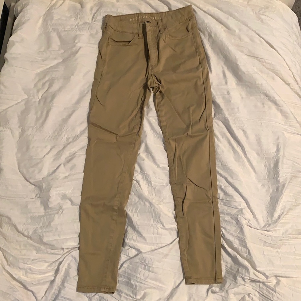 American eagle khaki Hi-Rise Jegging.